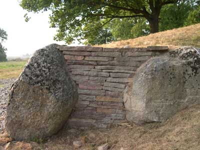 Tørmur mellem randsten. Foto: Søren Nielsen